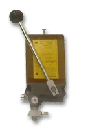 Hand pump for oil and grease